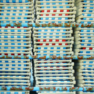 9 red deckchairs